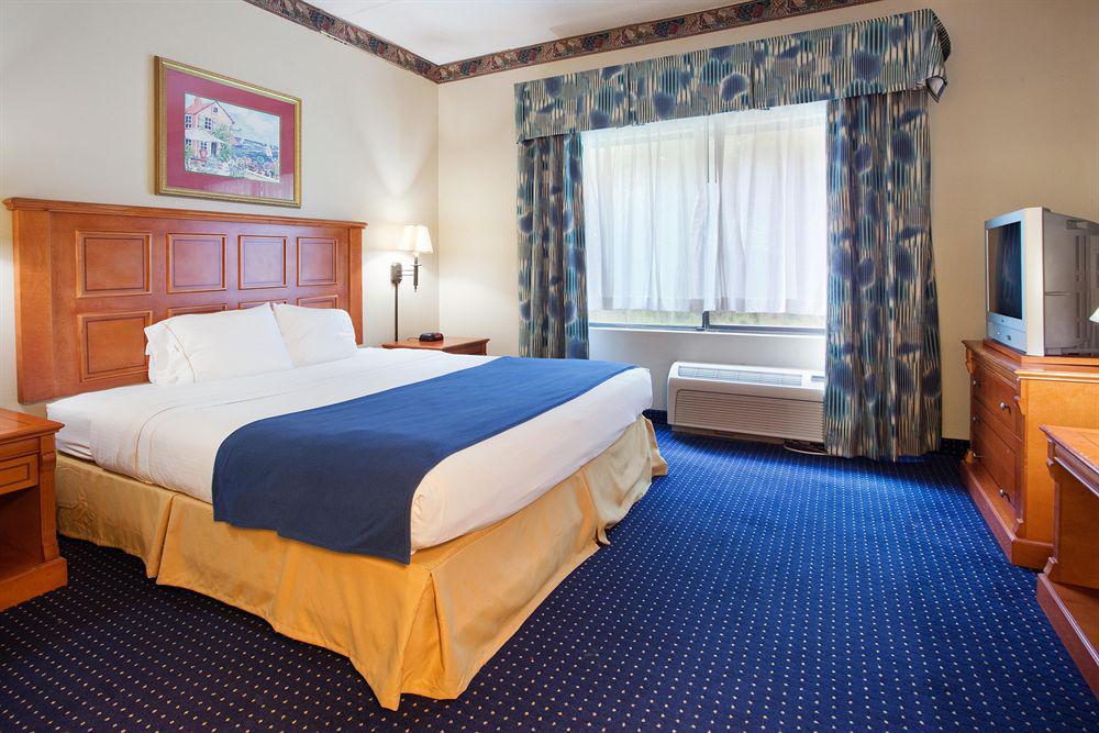 Savannah Gateway Hotel & Suites Georgetown Стая снимка