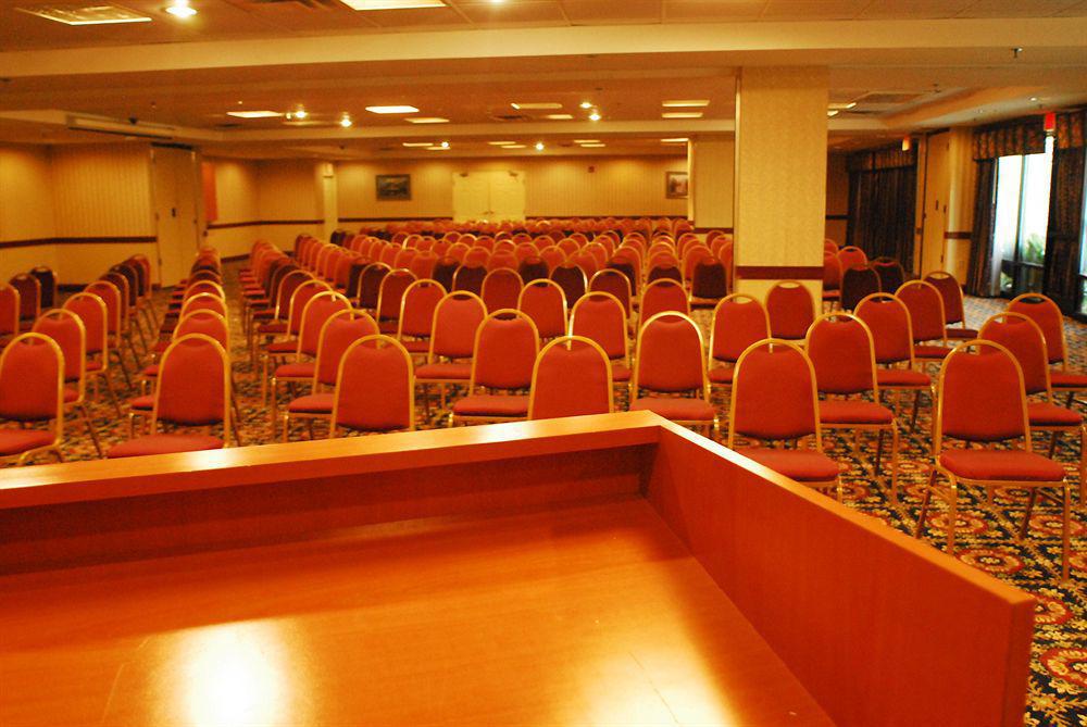 Savannah Gateway Hotel & Suites Georgetown Съоръжения снимка