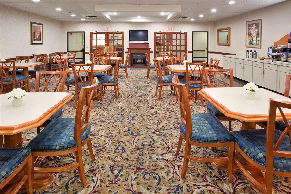 Savannah Gateway Hotel & Suites Georgetown Ресторант снимка