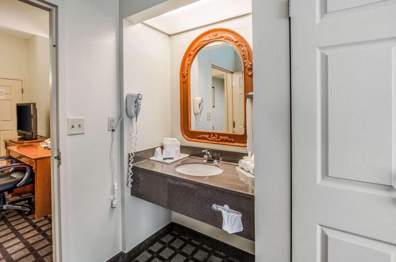 Savannah Gateway Hotel & Suites Georgetown Екстериор снимка