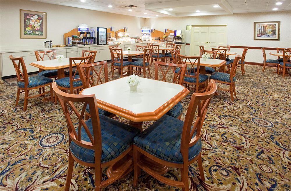 Savannah Gateway Hotel & Suites Georgetown Ресторант снимка