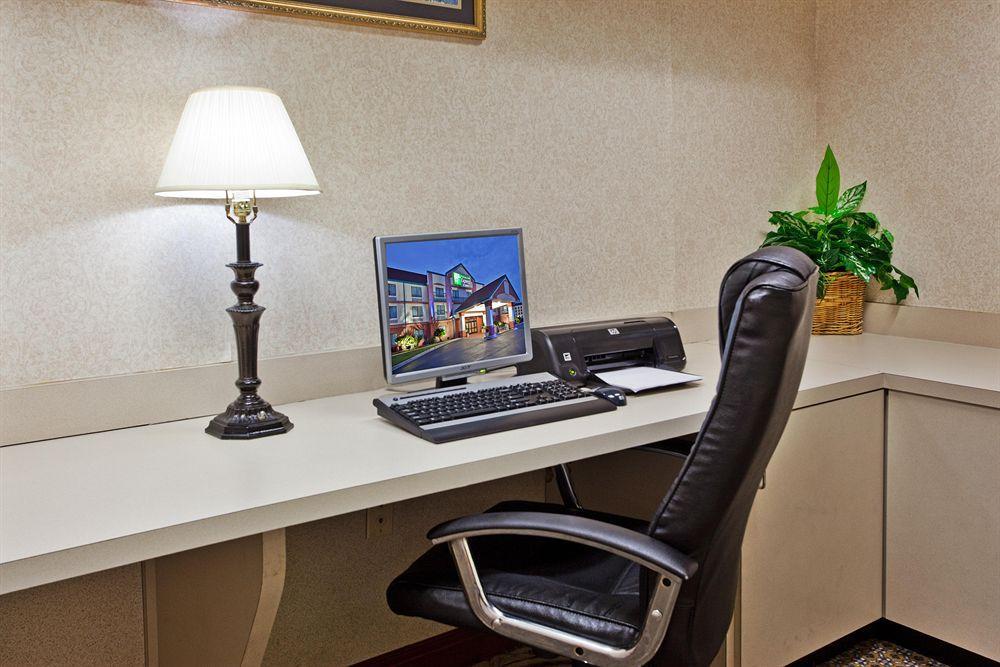 Savannah Gateway Hotel & Suites Georgetown Съоръжения снимка
