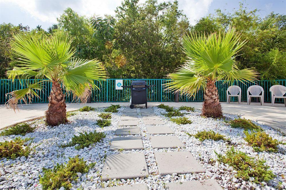 Savannah Gateway Hotel & Suites Georgetown Екстериор снимка